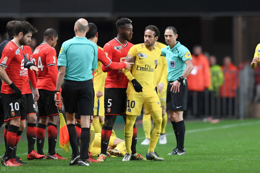  拜仁慕尼黑锋线大将遭遇重伤将缺阵三个月  