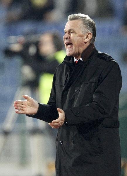  里昂主教练突遭下课，助教暂代指挥权  