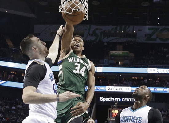  字母哥空砍50分，雄鹿惜败步行者遭三连败  