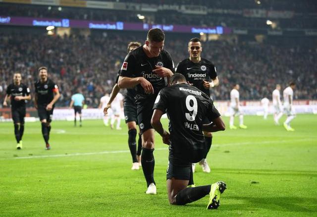  德甲金靴争夺白热化，三人同进二十球  